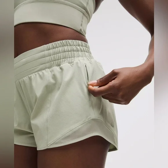 Lululemon Hotty Hot High-Rise Short 2.5" - Fog Green, Size 6 - Picture 5 of 10